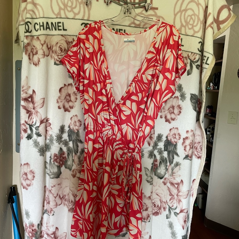 Columbia Vibrant orange and White Leaf Print Swim Coverup